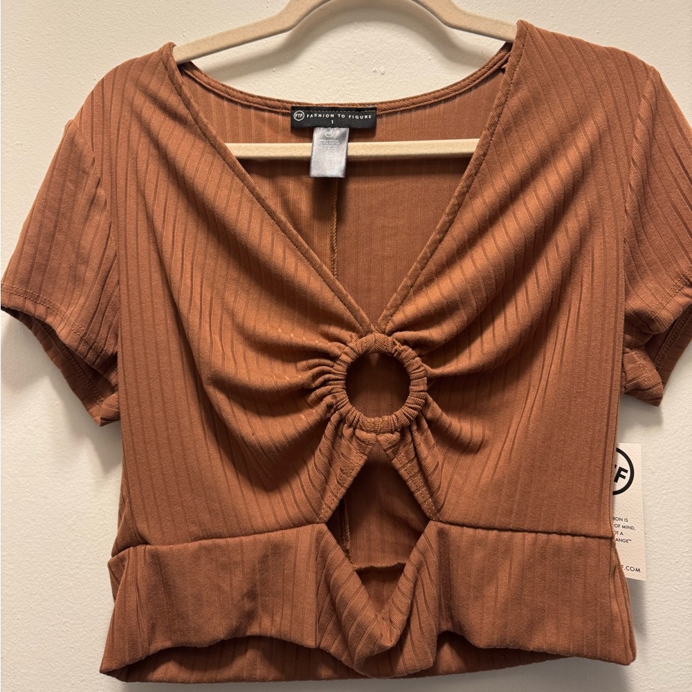 Fashion to Figure keyhole top. Size 1 on F to F scale. Size 14-16. NWT